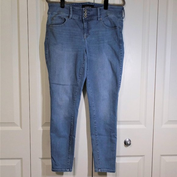 torrid Denim - Torrid Women’s Jeggings - light wash -size 14R